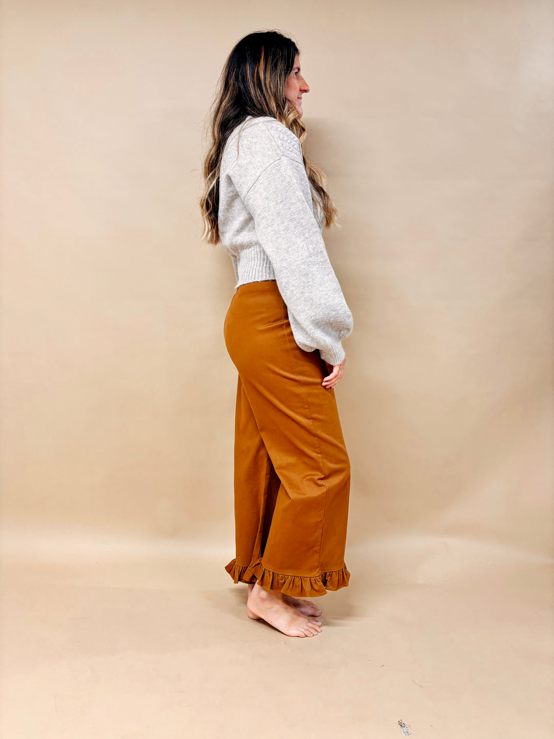 Neveah Cropped Cable Knit V-Neck Sweater