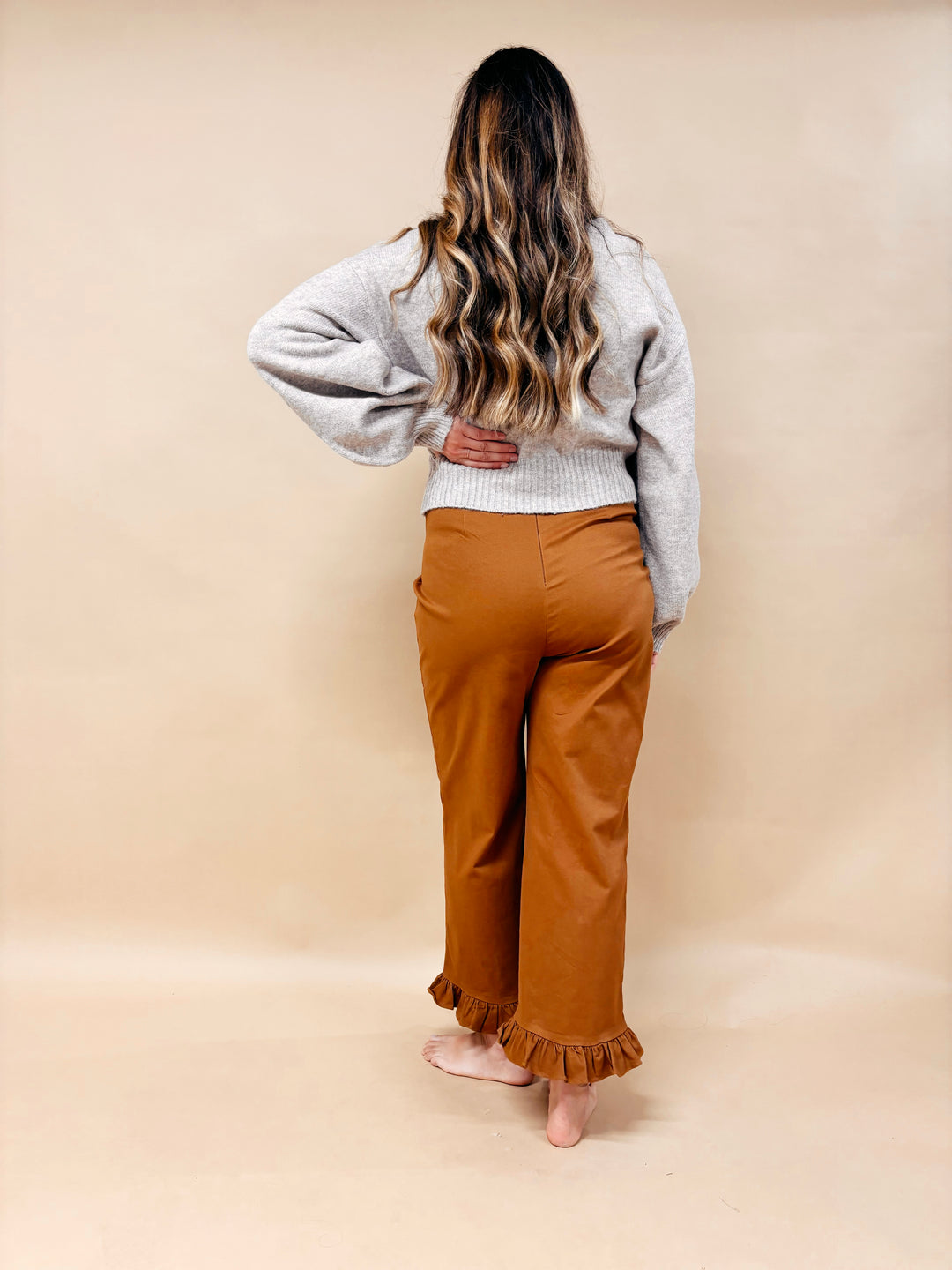 Neveah Cropped Cable Knit V-Neck Sweater